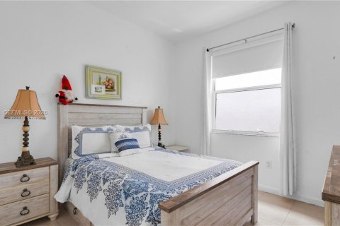 House in Homestead, Florida 4 bedrooms, 176.79 sq.m. № 2046707 - photo 13