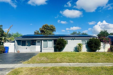 House in Hollywood, Florida 3 bedrooms, 121.42 sq.m. № 2000784