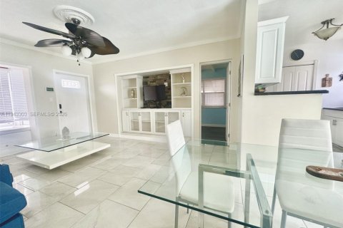 House in Hollywood, Florida 3 bedrooms, 121.42 sq.m. № 2000784 - photo 18