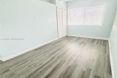 House in Hollywood, Florida 3 bedrooms, 121.42 sq.m. № 2000784 - photo 14