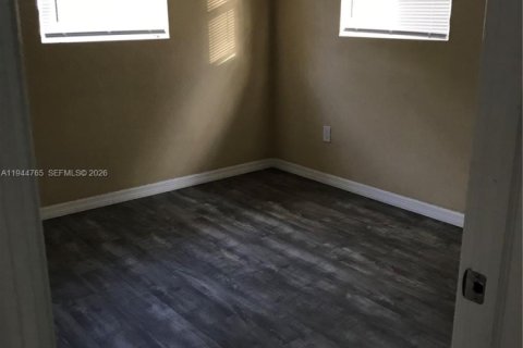 House in Miramar, Florida 3 bedrooms, 81.38 sq.m. № 2001379 - photo 7