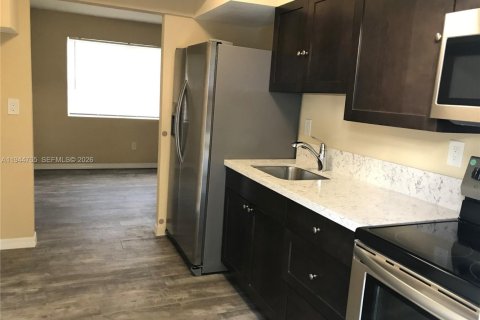 House in Miramar, Florida 3 bedrooms, 81.38 sq.m. № 2001379 - photo 3