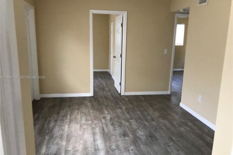 House in Miramar, Florida 3 bedrooms, 81.38 sq.m. № 2001379 - photo 5