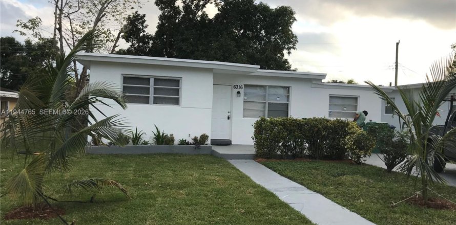 House in Miramar, Florida 3 bedrooms, 81.38 sq.m. № 2001379