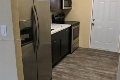 House in Miramar, Florida 3 bedrooms, 81.38 sq.m. № 2001379 - photo 4