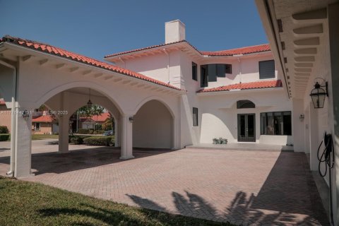 House in Cutler Bay, Florida 5 bedrooms, 454.66 sq.m. № 1863961 - photo 19
