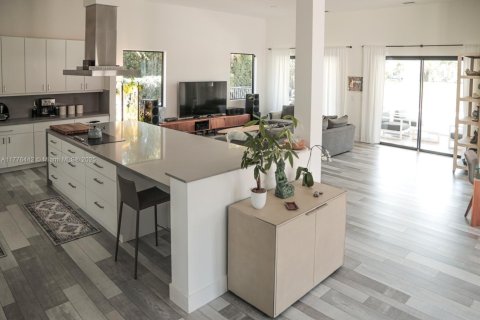 House in Cutler Bay, Florida 5 bedrooms, 454.66 sq.m. № 1863961 - photo 3
