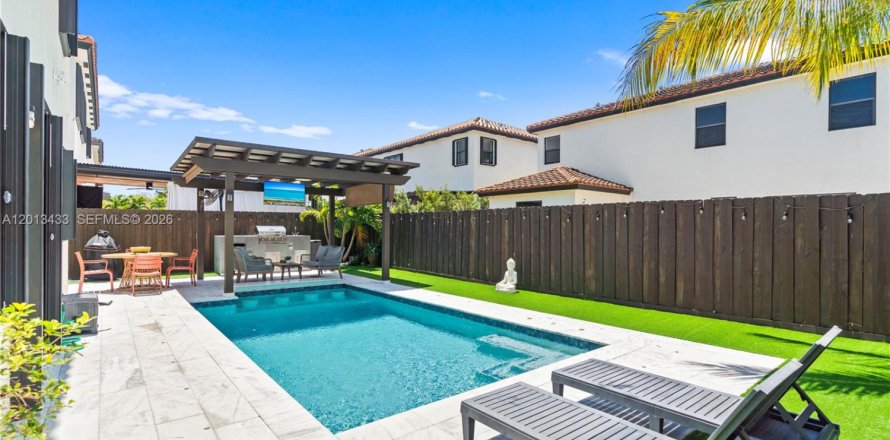Casa en Homestead, Florida 5 dormitorios, 232.26 m2 № 2075791
