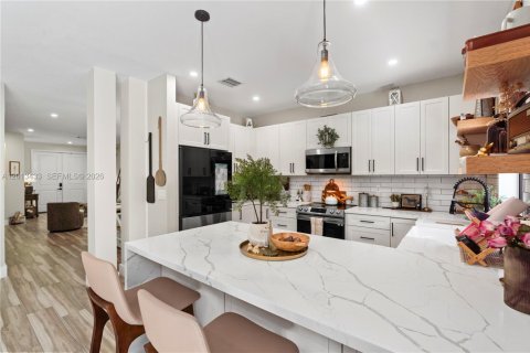 Casa en alquiler en Homestead, Florida, 5 dormitorios, 232.26 m2 № 2075791 - foto 13