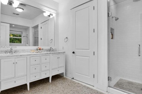 Casa en venta en Miami, Florida, 4 dormitorios, 301.75 m2 № 2029075 - foto 21