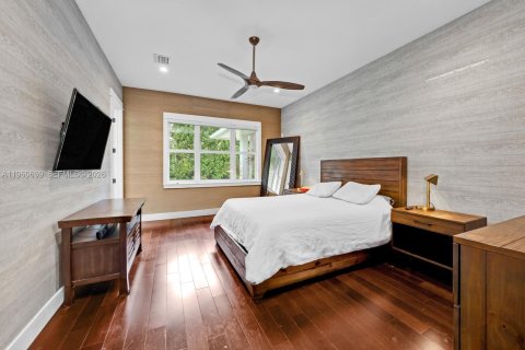 Casa en venta en Miami, Florida, 4 dormitorios, 301.75 m2 № 2029075 - foto 18