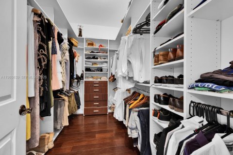 Casa en venta en Miami, Florida, 4 dormitorios, 301.75 m2 № 2029075 - foto 22