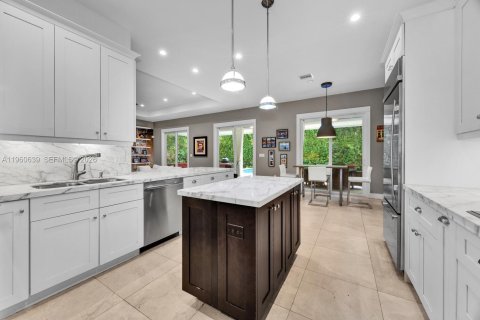 Casa en venta en Miami, Florida, 4 dormitorios, 301.75 m2 № 2029075 - foto 13