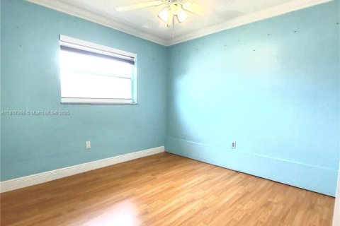 Copropriété à louer à Hialeah Gardens, Floride: 75.9 m2 № 1977195 - photo 5