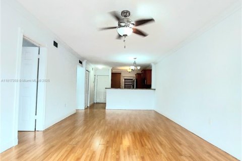 Copropriété à louer à Hialeah Gardens, Floride: 75.9 m2 № 1977195 - photo 2