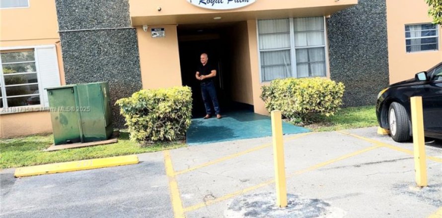 Studio à Condo à Hialeah Gardens, Floride  № 1977195