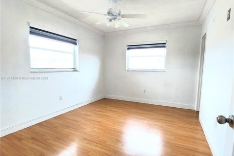 Copropriété à louer à Hialeah Gardens, Floride: 75.9 m2 № 1977195 - photo 6