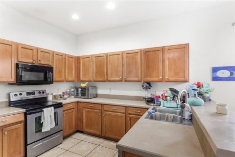 House in Orlando, Florida 4 bedrooms, 199.65 sq.m. № 1736472 - photo 6
