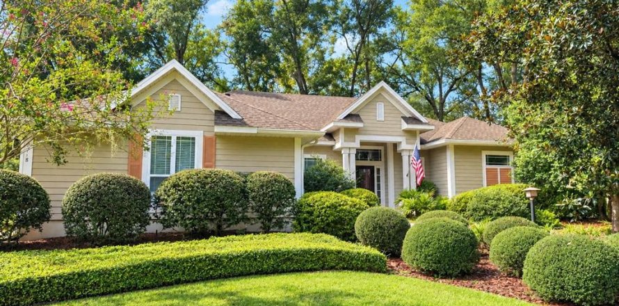 House in Gainesville, Florida 4 bedrooms, 222.69 sq.m. № 2389461