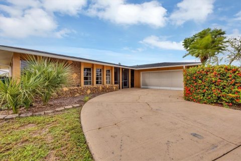 Villa ou maison à vendre à Rotonda, Floride: 3 chambres, 156.08 m2 № 1613987 - photo 2