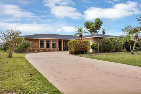 Villa ou maison à vendre à Rotonda, Floride: 3 chambres, 156.08 m2 № 1613987 - photo 1