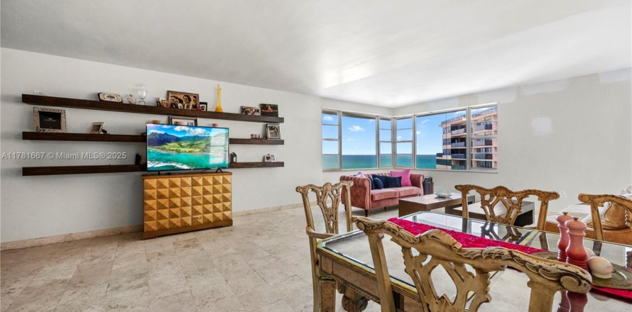 Кондоминиум с 1 спальней в Майами-Бич, Флорида № 1958940