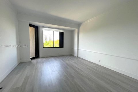 Condo in Key Biscayne, Florida, 2 bedrooms  № 2026737 - photo 8