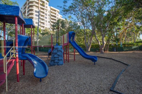 Condo in Key Biscayne, Florida, 2 bedrooms  № 2026737 - photo 18