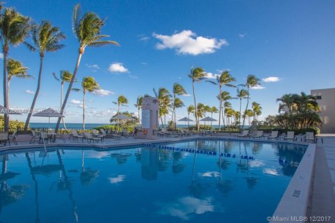 Condo in Key Biscayne, Florida, 2 bedrooms  № 2026737 - photo 10