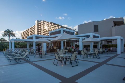 Condo in Key Biscayne, Florida, 2 bedrooms  № 2026737 - photo 16