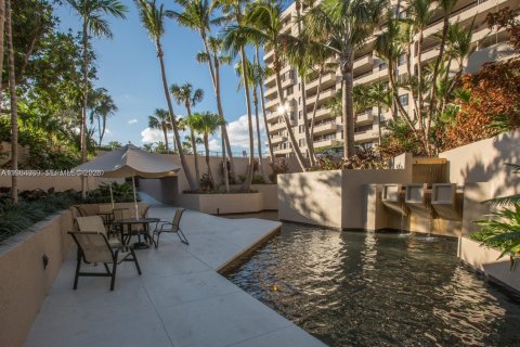 Condo in Key Biscayne, Florida, 2 bedrooms  № 2026737 - photo 14