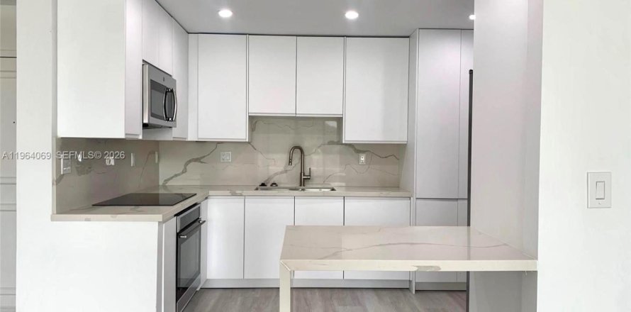 Condo in Key Biscayne, Florida, 2 bedrooms  № 2026737