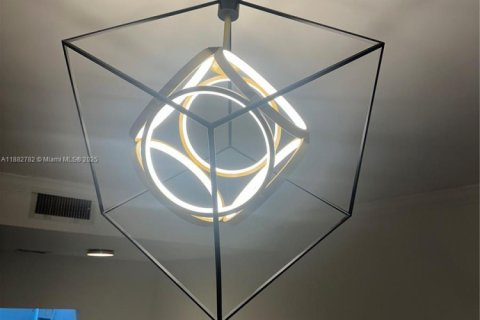 Townhouse in Pembroke Pines, Florida 2 bedrooms, 96.62 sq.m. № 1978976 - photo 11