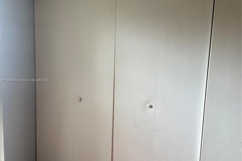 Townhouse in Pembroke Pines, Florida 2 bedrooms, 96.62 sq.m. № 1978976 - photo 23