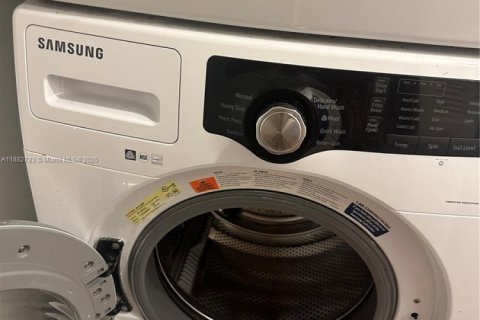 Townhouse in Pembroke Pines, Florida 2 bedrooms, 96.62 sq.m. № 1978976 - photo 15