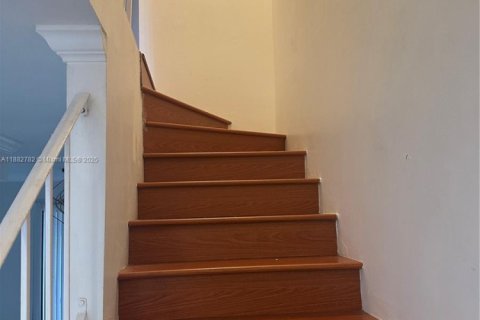 Townhouse in Pembroke Pines, Florida 2 bedrooms, 96.62 sq.m. № 1978976 - photo 16