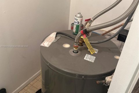 Townhouse in Pembroke Pines, Florida 2 bedrooms, 96.62 sq.m. № 1978976 - photo 24