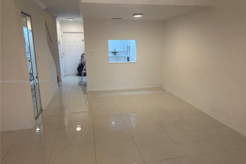 Таунхаус в Пемброк-Пайнс, Флорида 2 спальни, 96.62м2 № 1978976