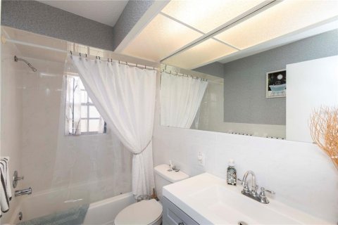 Condo in New Port Richey, Florida, 2 bedrooms  № 1918140 - photo 26