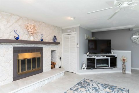 Condo in New Port Richey, Florida, 2 bedrooms  № 1918140 - photo 9