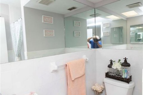 Condo in New Port Richey, Florida, 2 bedrooms  № 1918140 - photo 22