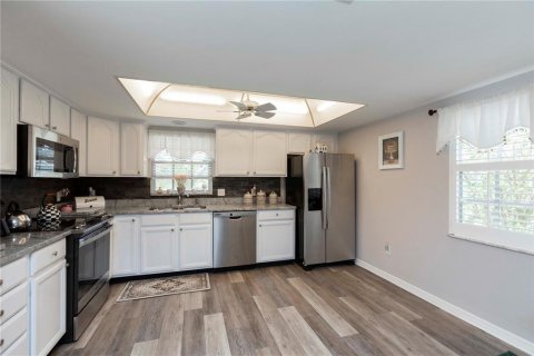 Condo in New Port Richey, Florida, 2 bedrooms  № 1918140 - photo 16