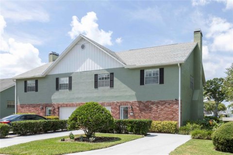 Condo in New Port Richey, Florida, 2 bedrooms  № 1918140 - photo 1