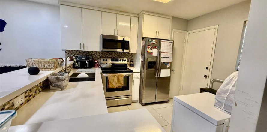 Condominio en Miami, Florida, 1 dormitorio № 1936897