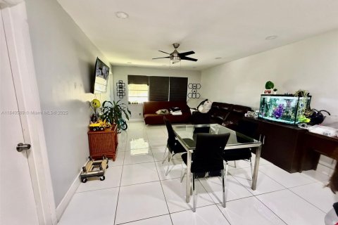 Copropriété à vendre à Miami, Floride: 1 chambre, 88.63 m2 № 1936897 - photo 3