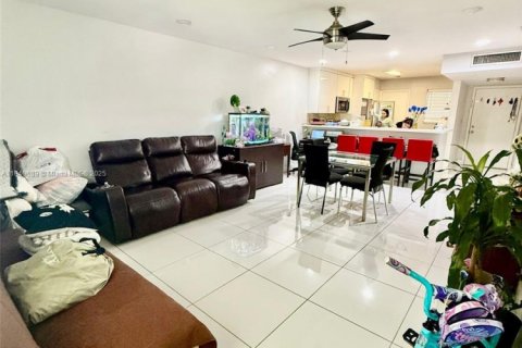 Copropriété à vendre à Miami, Floride: 1 chambre, 88.63 m2 № 1936897 - photo 4