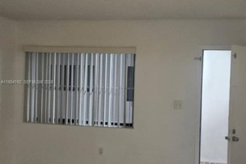 Copropriété à louer à Miami, Floride: 3 chambres, 96.62 m2 № 1956509 - photo 11