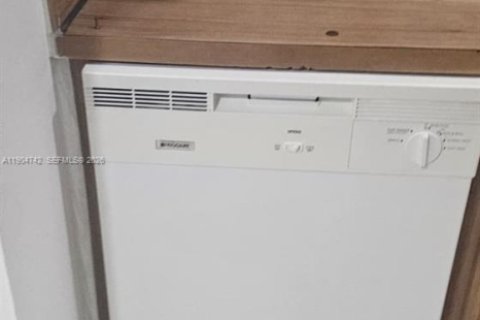 Copropriété à louer à Miami, Floride: 3 chambres, 96.62 m2 № 1956509 - photo 16