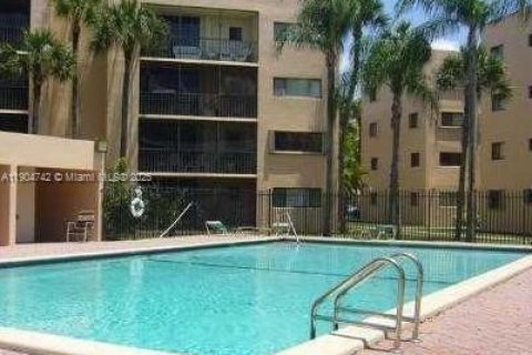 Condominio en alquiler en Miami, Florida, 3 dormitorios, 96.62 m2 № 1956509 - foto 2