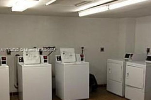 Condominio en alquiler en Miami, Florida, 3 dormitorios, 96.62 m2 № 1956509 - foto 6